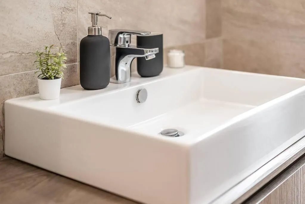 Carrobbio'S Nest - Elegant With Wifi And Netflix Apartment Milan 0*,  Italy